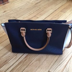 Micheal Kors Selma bag white and navy